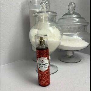 Bath & Body Works Strawberry Pound Cake Fine Mist New